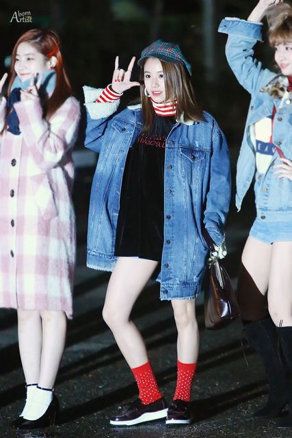 Chaeyoung on the way to Music Bank