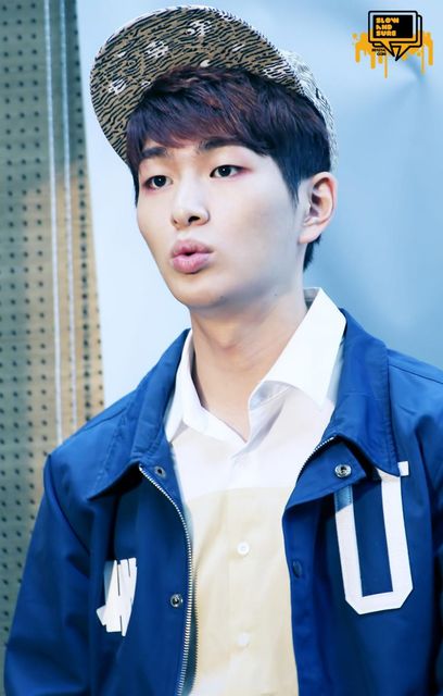 onew-shinee3