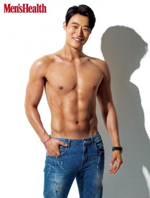 Shirtless Lee Hee Joon