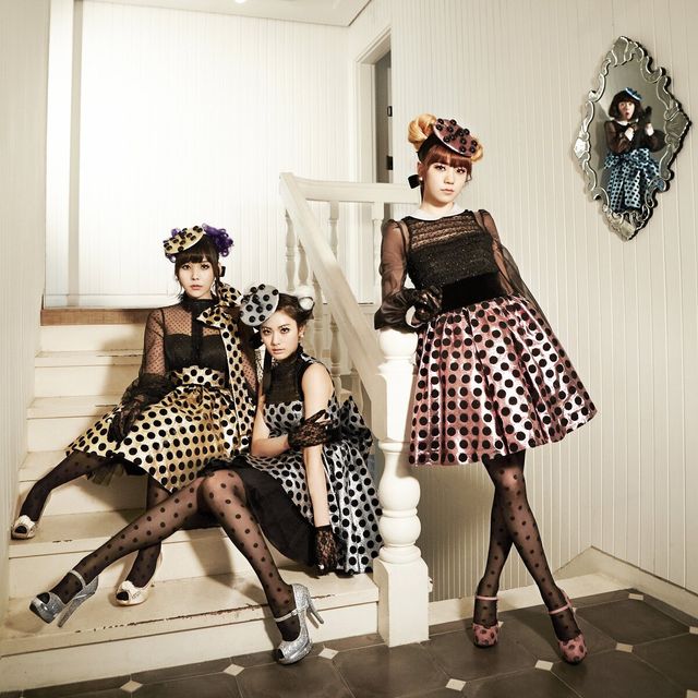 Orange-Caramel-Catallena-concept-photos-documents-1