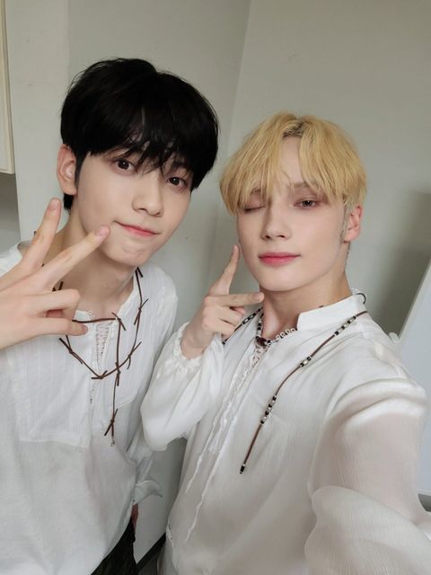 Soobin (left) and Hueningkai (right) | @TXT_members/X