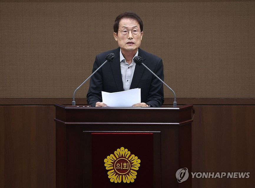 Superintendent Cho Hee-yeon demands reconsideration of the abolition of the student human rights ordinance.(Seoul = Yonhap News) Reporter Ryu Young-seok = Seoul Metropolitan Office of Education Superintendent Cho Hee-yeon is speaking regarding the 'Reconsideration of the Ordinance to Abolish the Student Human Rights Ordinance of the Seoul Metropolitan Government' at the 324th regular session of the Seoul Metropolitan Council held at the Seoul Metropolitan Council on the afternoon of the 25th. 2024.6.25 ondol@yna.co.kr