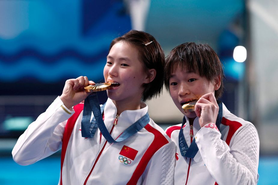 Diving - Women's Synchronised 10m Platform Victory Ceremony