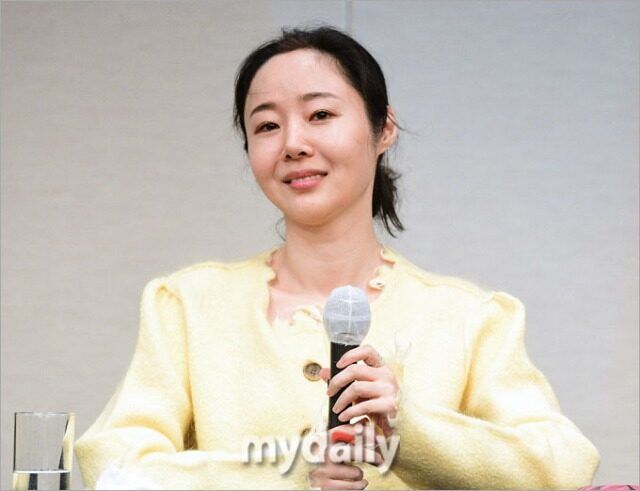 Former ADOR CEO Min Hee Jin Reportedly Owes HYBE Founder Bang Si Hyuk 3.9 Billion KRW In Personal Loan