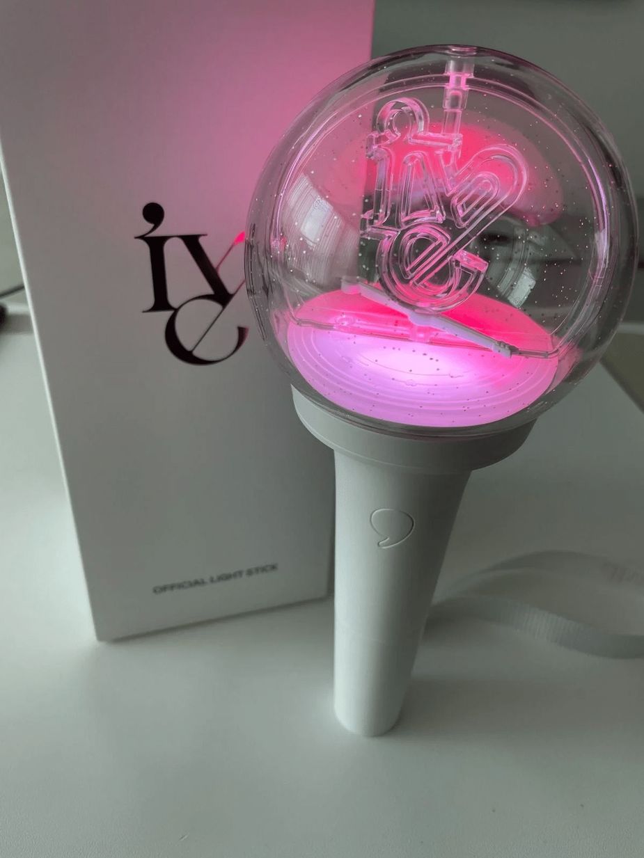 K-Pop Fans Compare The Lightstick Designs For IVE, LE SSERAFIM, NMIXX, &  NewJeans - Koreaboo