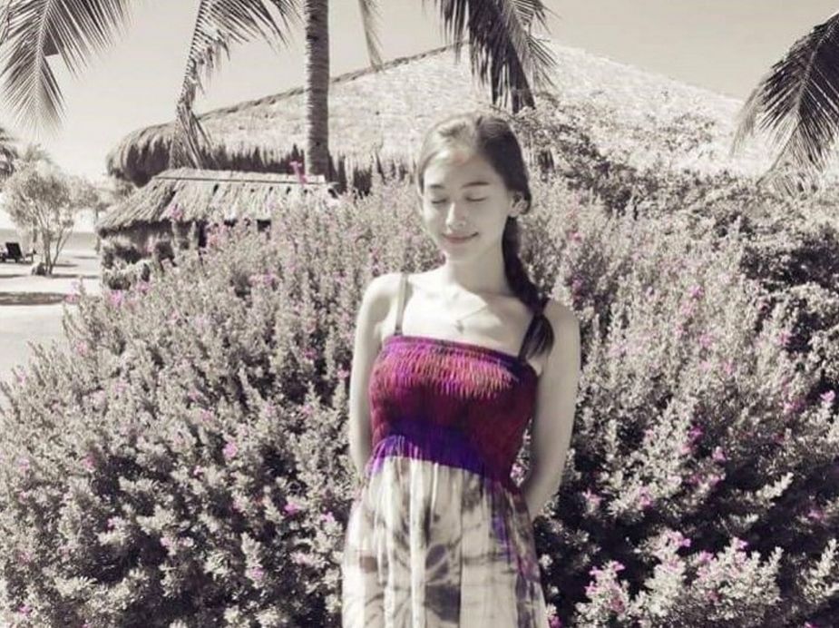 Fans Compile Sexy Photos Of Rainbow Jaekyungs Vacation Trip To The