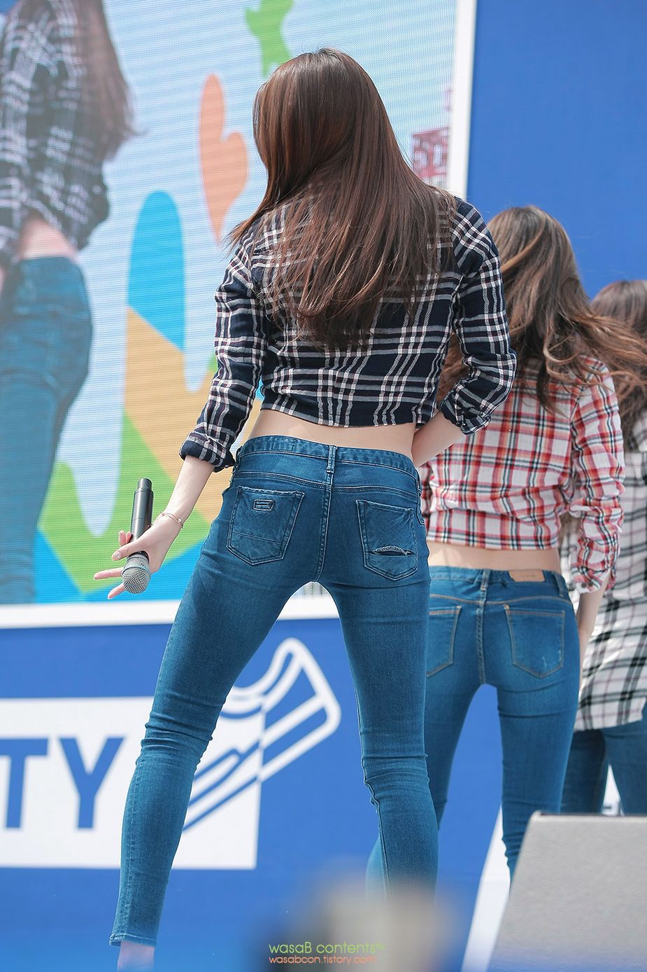 Dal Shabet Subin Shows The Perfect Type Of Jeans To Wear For The Summer ...