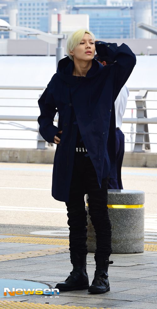Image: Taemin looking hot in his S/S sponsored jacket as he heads to Milan / Newsen