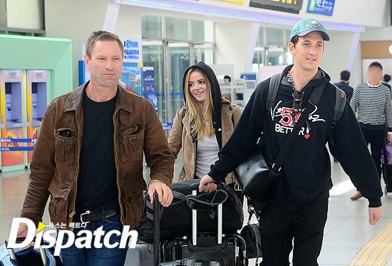 Aaron Eckhart, Keleigh Sperry, and Miles Teller at the Seoul Station / Image source: Dispatch