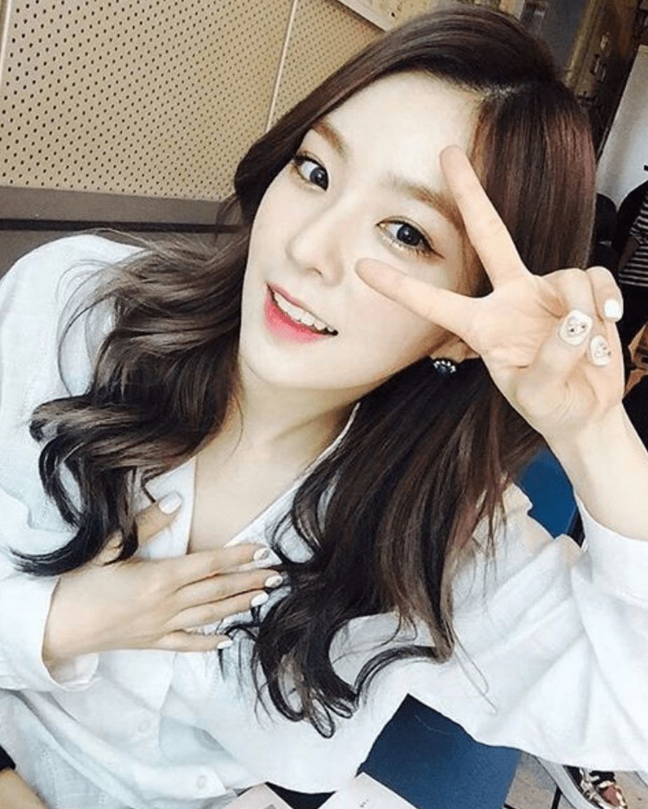 10 Selfies By Irene That Prove She's 