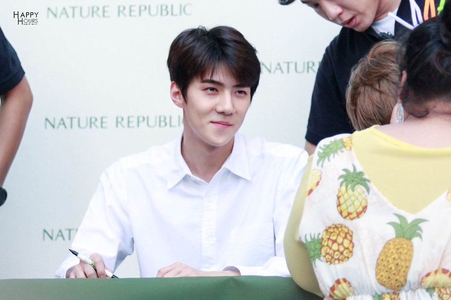 Sehun smiled affectionately at the fan. 