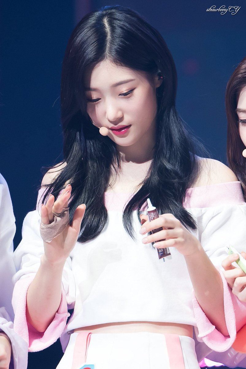 Chaeyeon's flawless skin looks beautiful in this off-shoulder top