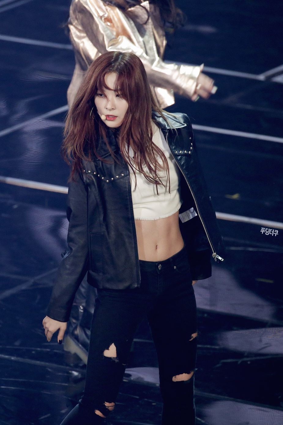 Seulgi rocks this sexy biker chick look. / Source: FIDDLE