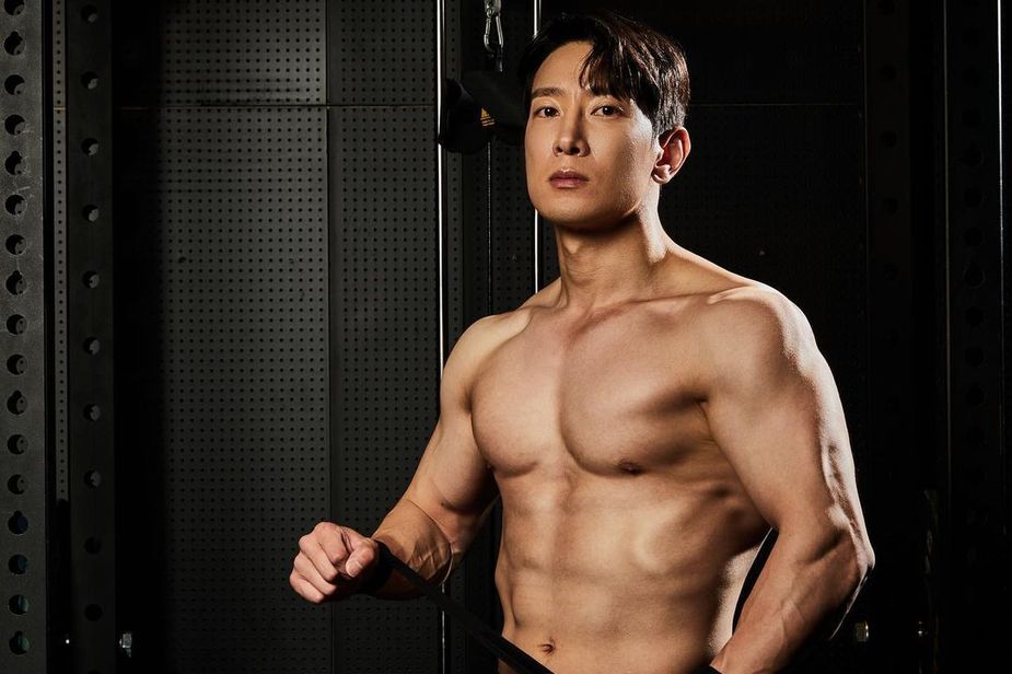 Viral “Physical: 100” Star Agent H Drastically Changes His Image