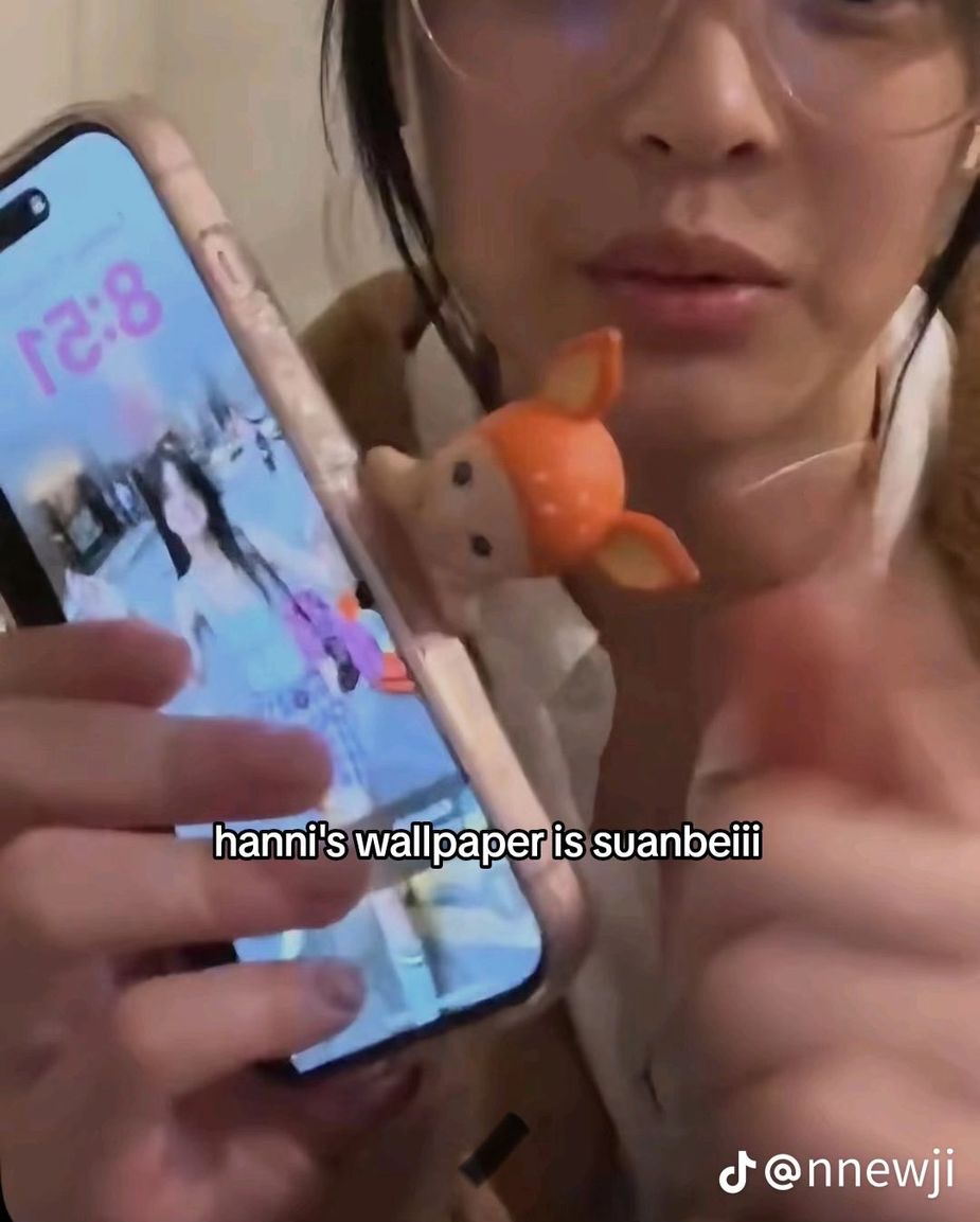 NewJeans’ Hanni Accidentally Reveals Her Phone Lockscreen To Hawk-Eyed Fans