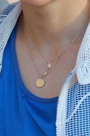 alleged necklace on Anton