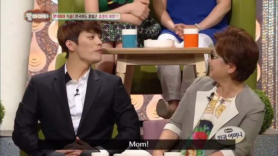 Seo In Guk (left) and his mother (right)