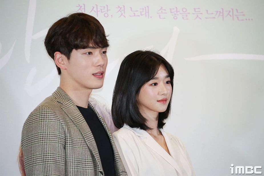 Kim Jung Hyun (left) and Seo Ye Ji (right)