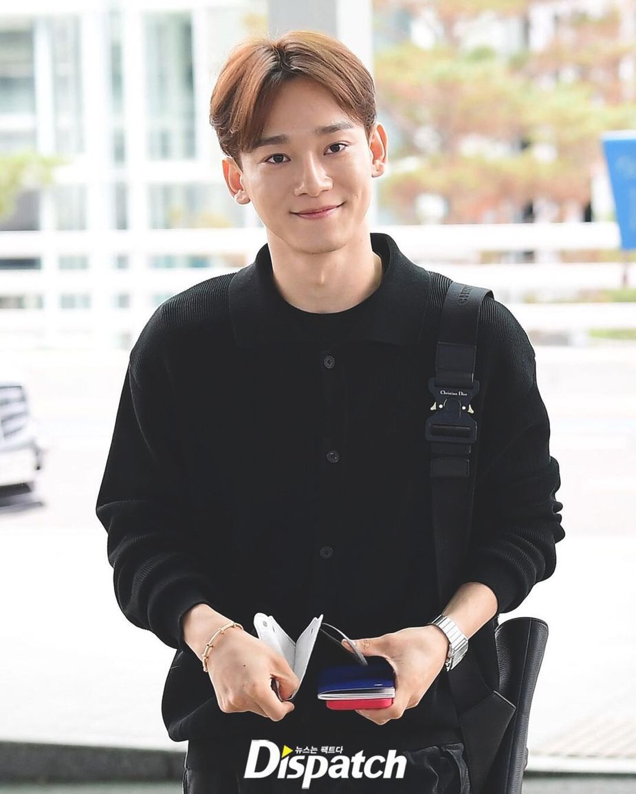 220707-EXO-Chen-at-Incheon-International-Airport-documents-2