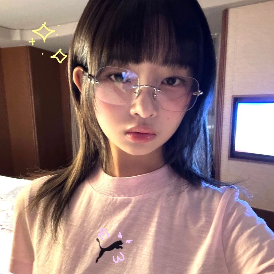 IVE’s Rei Gains Attention For Her Phone Lockscreen — Netizens Think It’s Of Another Idol