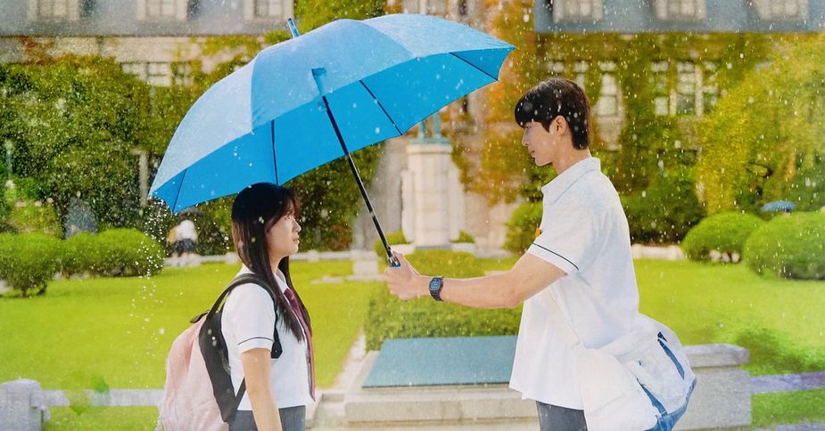 Kim Hye Yoon (left) and Byeon Woo Seok (right)