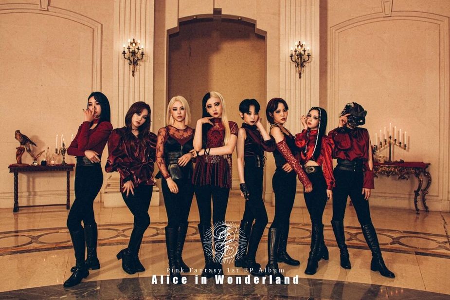 PinkFantasy_Alice_in_Wonderland_group_teaser_photo_2