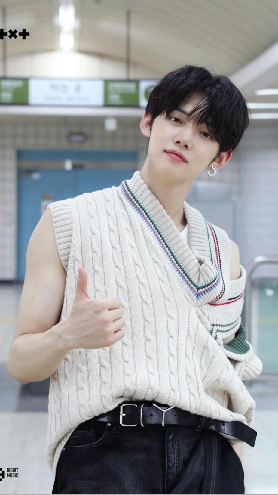 10 KPop Styling "Pet Peeves" That Drive Fans Bananas Koreaboo