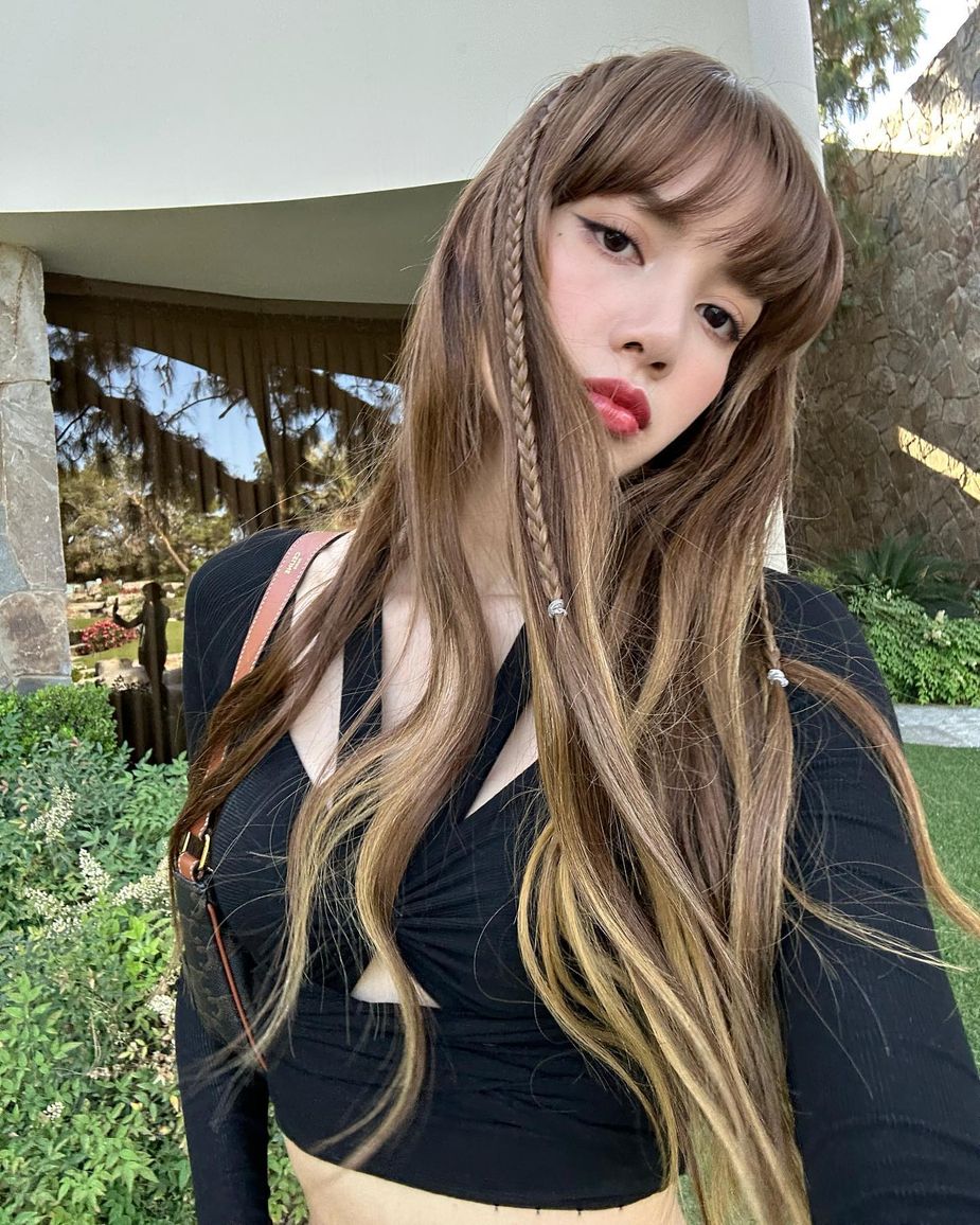 Blackpink S Lisa Becomes A Hot Topic For Her Barefaced Visuals On The