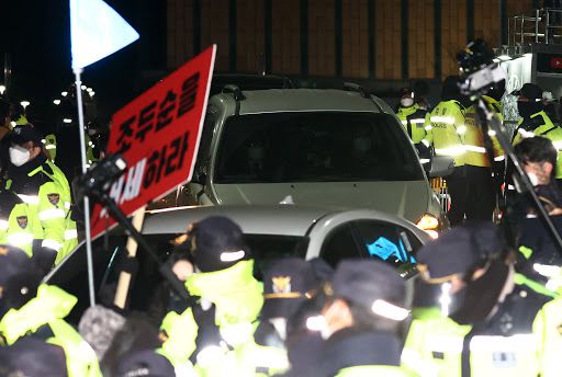 Cho Joo Bin's Neck Brace and Bandage in First Public Appearance ...