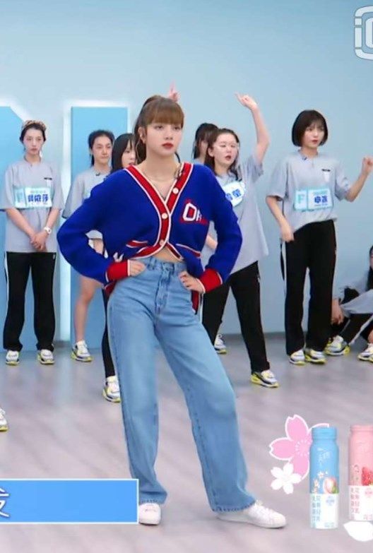 Times Blackpink S Lisa Taught Us How To Style Baggy And Wide Leg