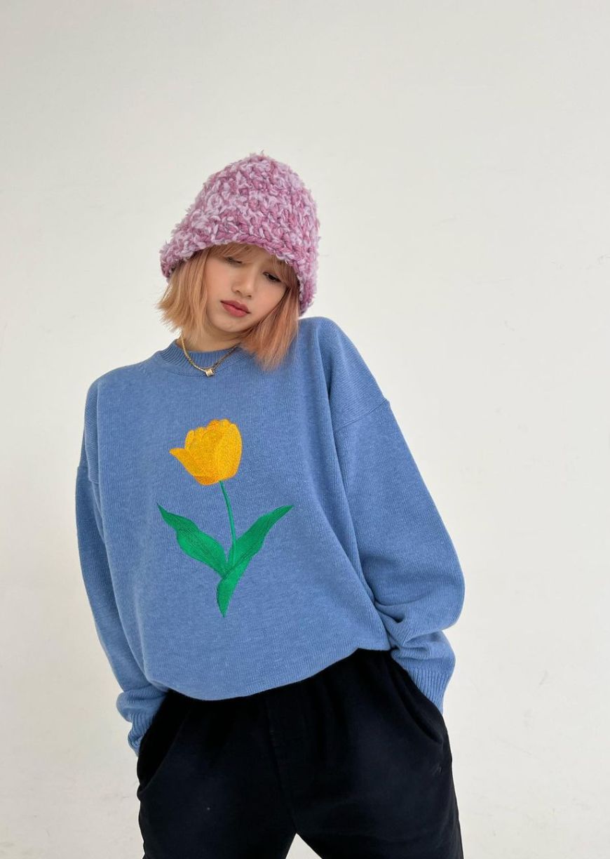 BLACKPINK’s Lisa Sells Out An Adorable Sweater From BTS Jungkook’s ...
