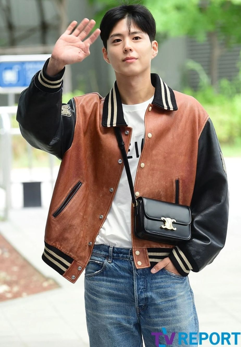 BTS's V And Actor Park Bo Gum Turn The Airport Into Their Runway As ...