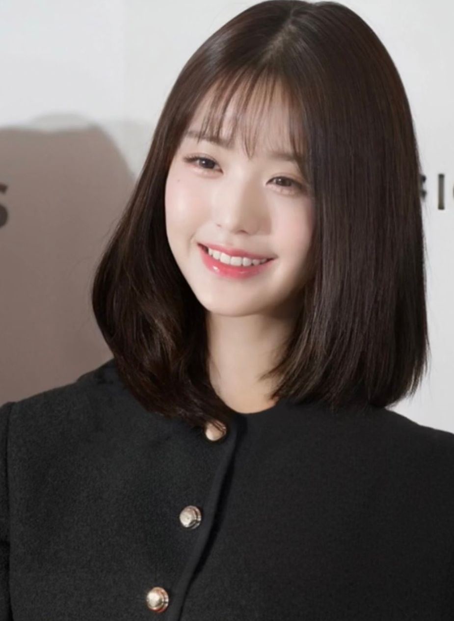 A Fan Photoshops IVE's Jang Wonyoung With Bangs And Short Hair And The ...