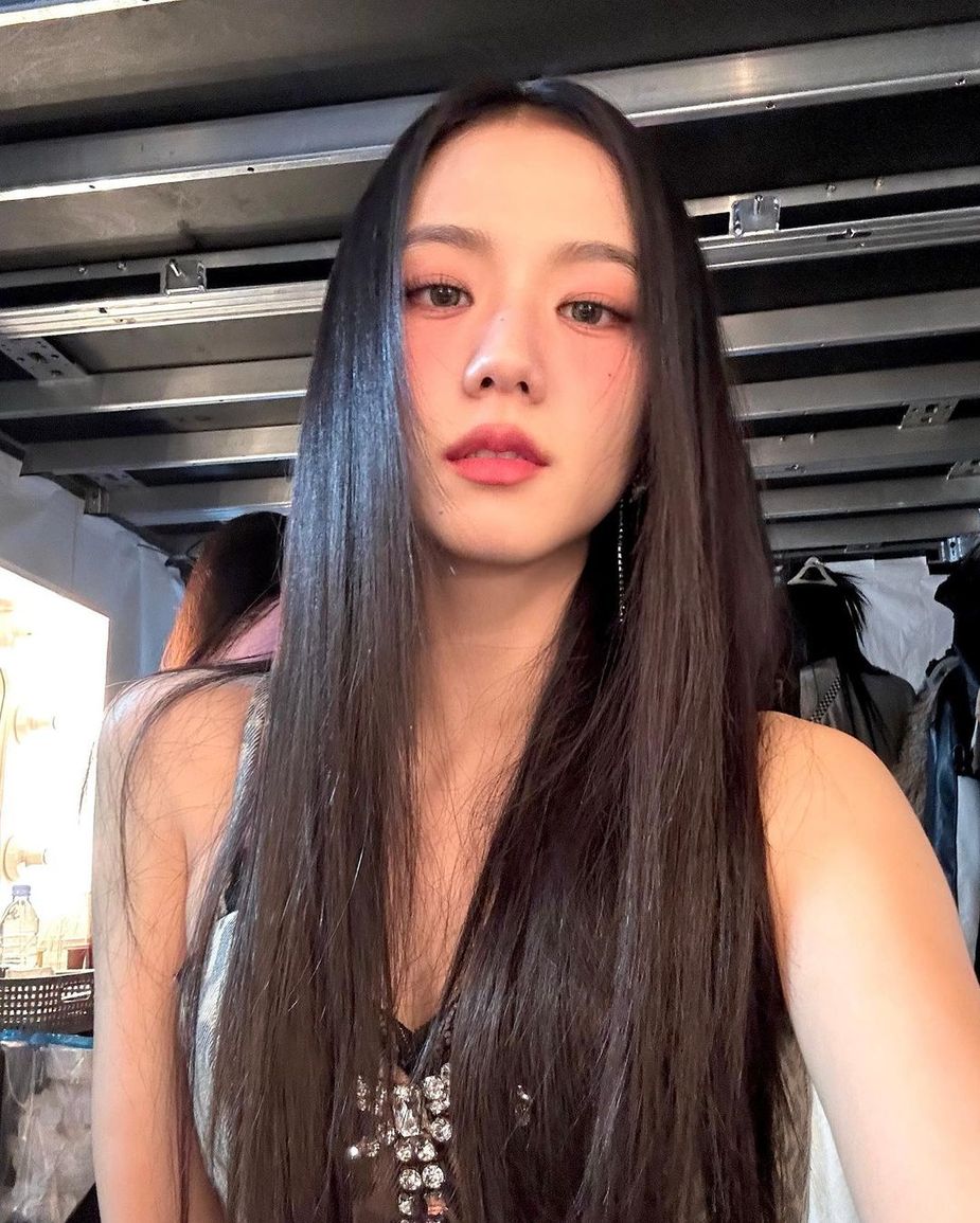 Blackpink S Jisoo Becomes The First Asian Solo Cover Model For Vogue