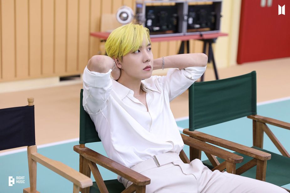 BTS's J-Hope Takes ARMY On A Date To HYBE Museum And More In Latest ...