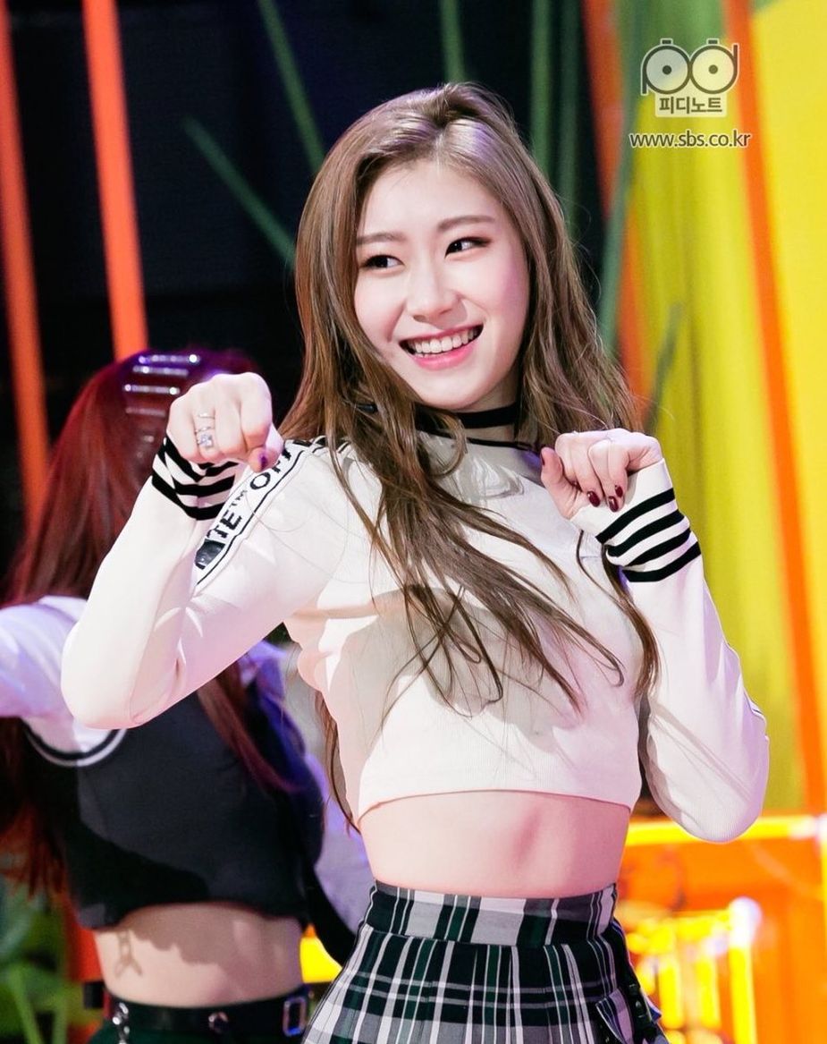 10 Times ITZY's Chaeryeong Made Jaws Drop With Her Tiny Waist And Sexy