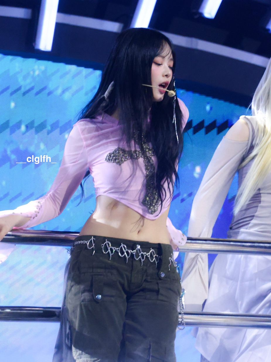 NewJeans' Hanni Goes Viral For Her Unexpectedly Sexy Waistline - Koreaboo