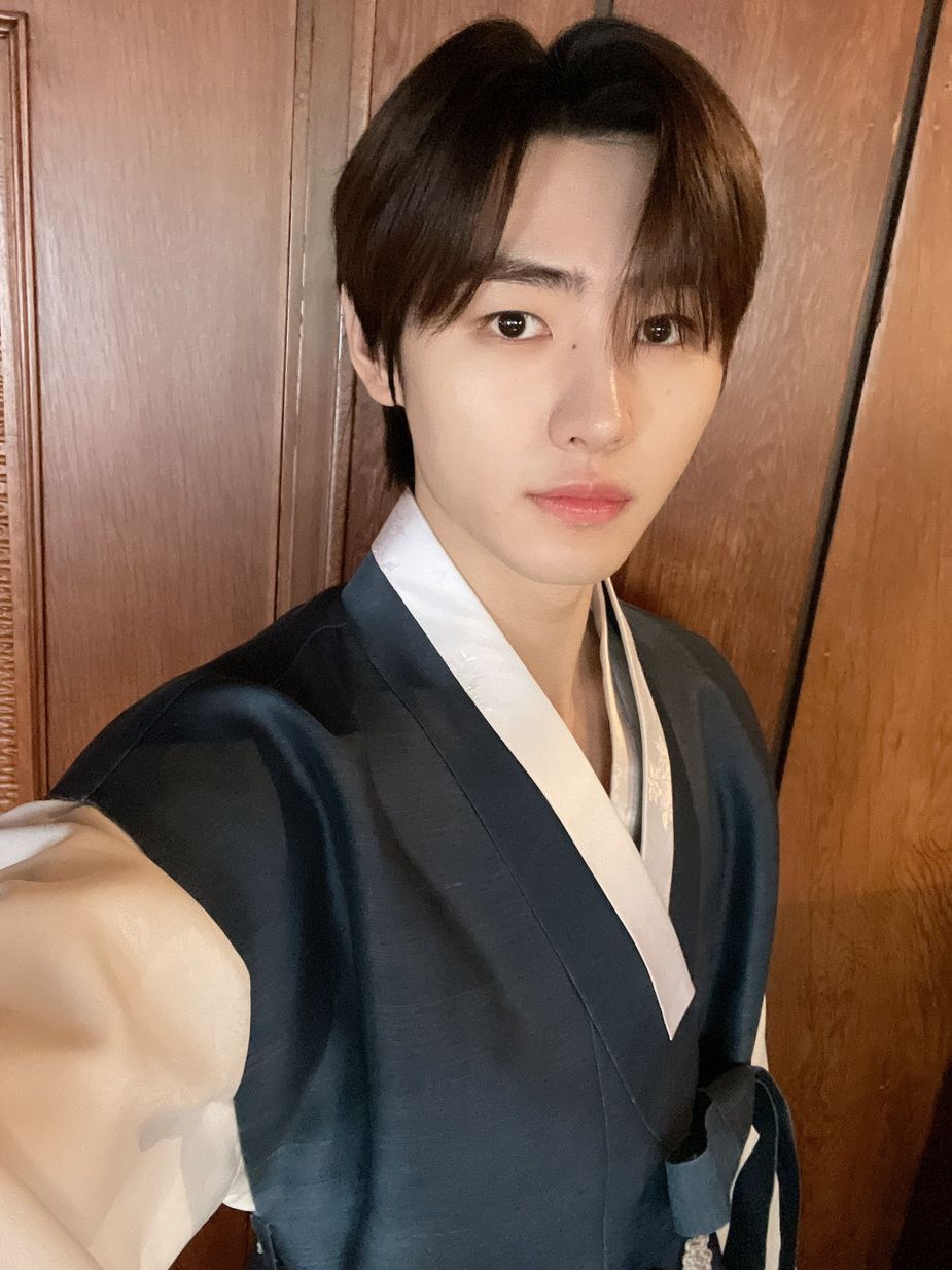 ENHYPEN’s Sunghoon Stuns With His Visuals IRL At “MANIFESTO IN BANGKOK