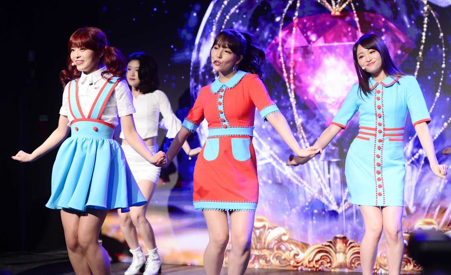 Pornstar K-Pop Group “Honey Popcorn” Has Just Debuted (12 Photos)