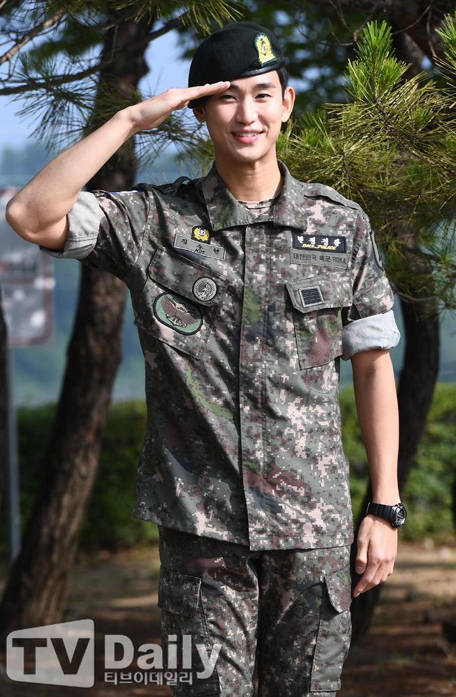 Kim Soo Hyun Has Just Been Discharged From The Military - Koreaboo