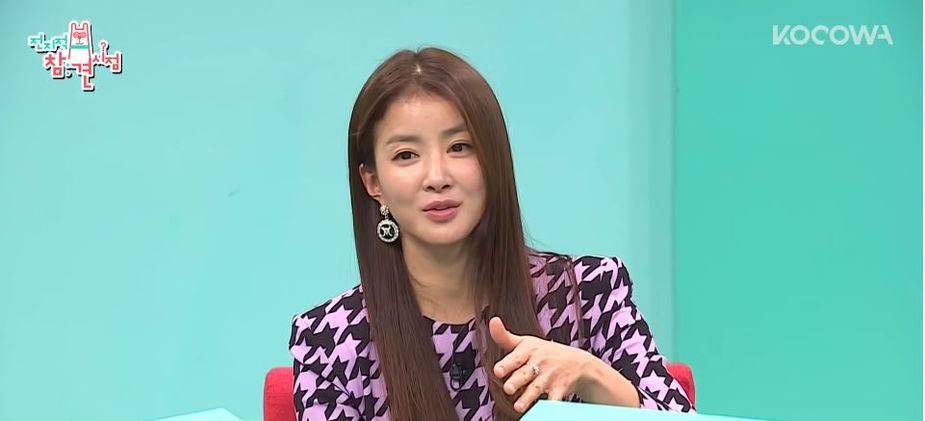 Actress Lee Si Young Reveals The Adorable Reason She Can't Make TikToks ...