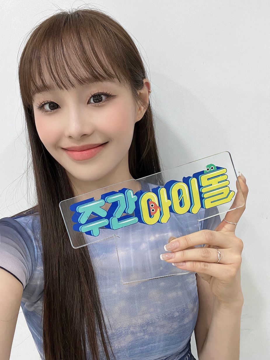 LOONAs Chuu Shows Off The “PG-Rated” Twerking She Learned From “Street  Woman Fighter” Crew HolyBang, And Her Members Cant Handle It - Koreaboo