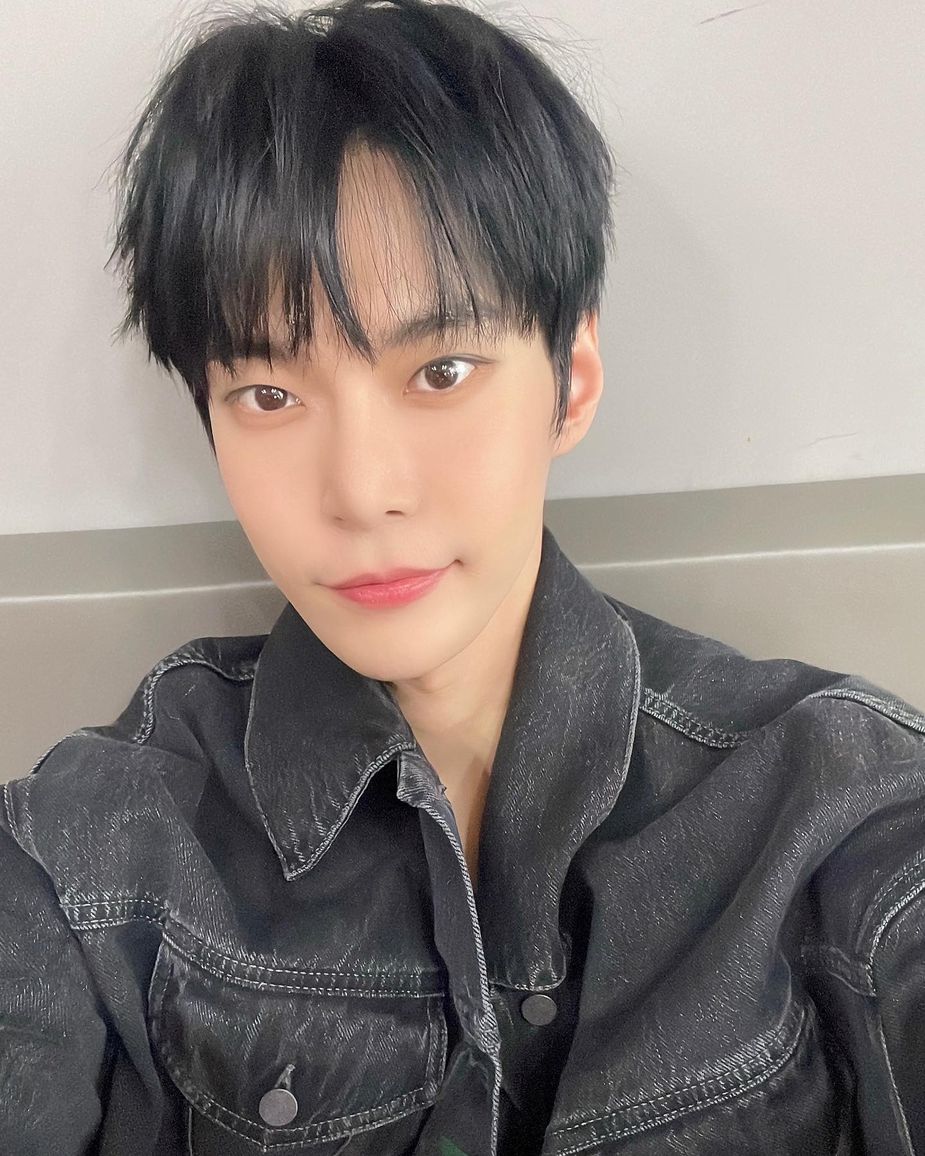 NCT’s Doyoung Shocks With His Unreal Visuals And Body Proportions At ...