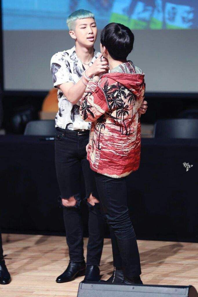 10 K-Pop Idols Who Are Teased About Their Height From Their Group