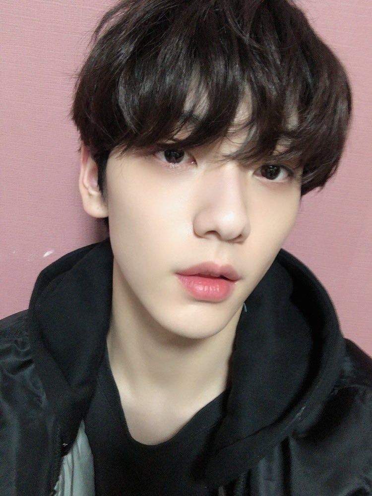 TXT's Soobin Is Serving Ultimate Boyfriend Looks In Latest Selfies ...