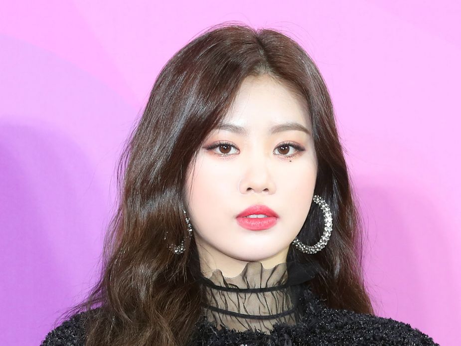 G)I-DLE's upcoming album cover makes alleged reference to former member  Soojin?