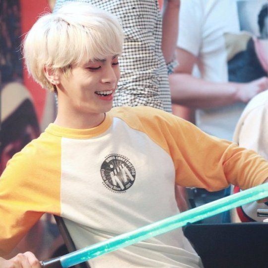 5 KPop Lightsticks That Were Modeled In The Image Of A Weapon Koreaboo