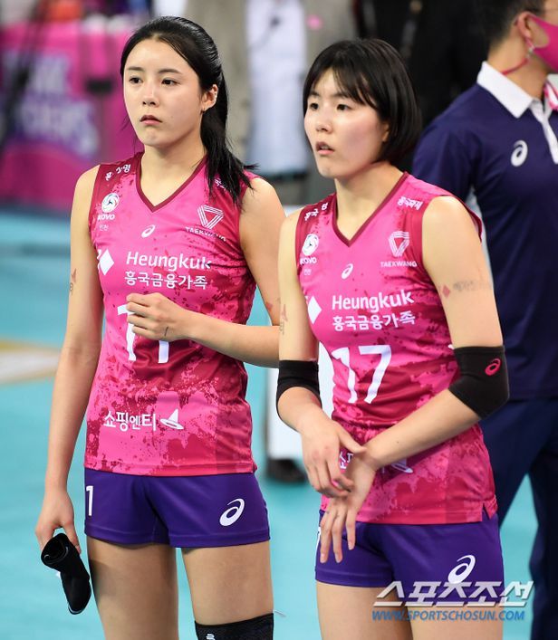 Twin Volleyball Players Reportedly Making A Comeback — 4 Months After
