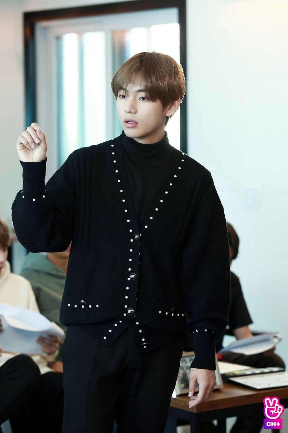 5 Times BTS's V Proved Clothing Has No Gender - Koreaboo