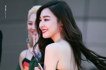 Girl's Generation Tiffany Looks Gorgeous In Her Low Cut Dress - Koreaboo